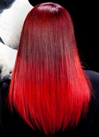 czerwone fryzury długie dwukolorowe, włosy cieniowane