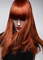 propozycja długie fryzury z grzywką rude włosy
