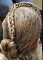 galeria fryzur - długie fryzury, warkocze dobierane, warkoczyki, upięte włosy, kłosy